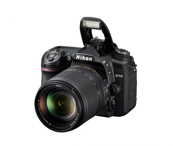 Nikon D 7500 Gehäuse + AF-S 18-140mm/3,5-5,6 DX VR