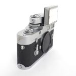 Leica M 2 Gehäuse chrom Sn.1031181, mit defektem MC Belichtungsmesser mit Booster