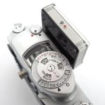 Leica M 2 Gehäuse chrom Sn.1031181, mit defektem MC Belichtungsmesser mit Booster