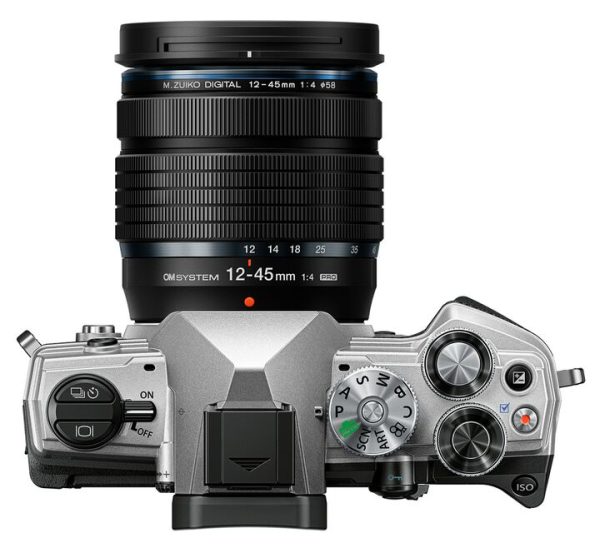 OM System OM-5 silber + M.Zuiko 12-45mm/4 PRO ED – Bild 3