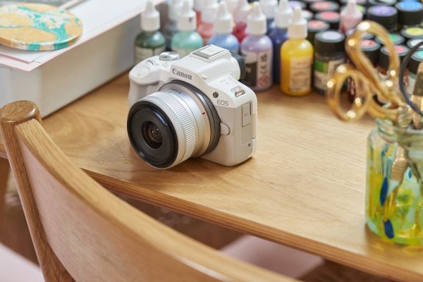 Canon EOS R50 + RF-S 18-45mm/4,5-6,3 IS STM white – Bild 5