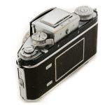 Exakta II Gehäuse Sn.663231 2. Version mit Zeiss Jena T 50mm/3,5 chrom Sn 3680239 serviciert, Tasche