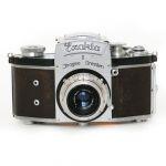 Exakta II Gehäuse Sn.663231 2. Version mit Zeiss Jena T 50mm/3,5 chrom Sn 3680239 serviciert, Tasche