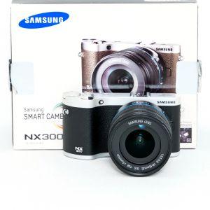 Samsung NX 300 Gehäuse, inkl NX 18-55mm/3,5-5,6 II, OIS, OVP