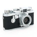 Leica III G, Sn.877627, + Leica 5cm/2,8 Elmar, Sn.1538650, M39, (leicht angelaufen), inkl. Tasche, Set aus 1957