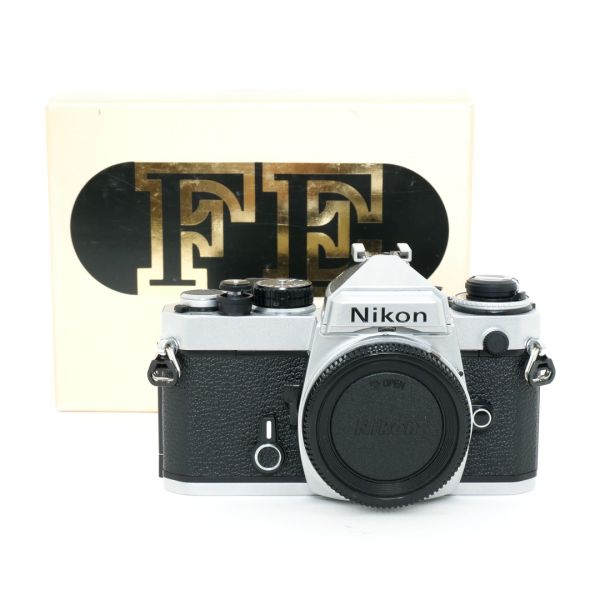 Nikon FE Gehäuse, chrom, OVP (Wie Neu!)