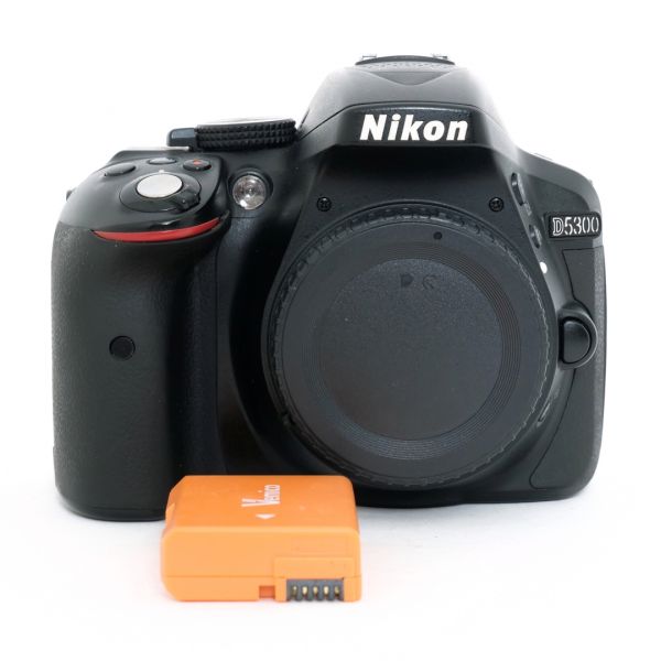 Nikon D5300 Gehäuse (40927 Auslösugnen) 2. Akku
