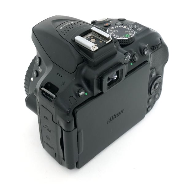 Nikon D5300 Gehäuse (40927 Auslösugnen) 2. Akku – Bild 3