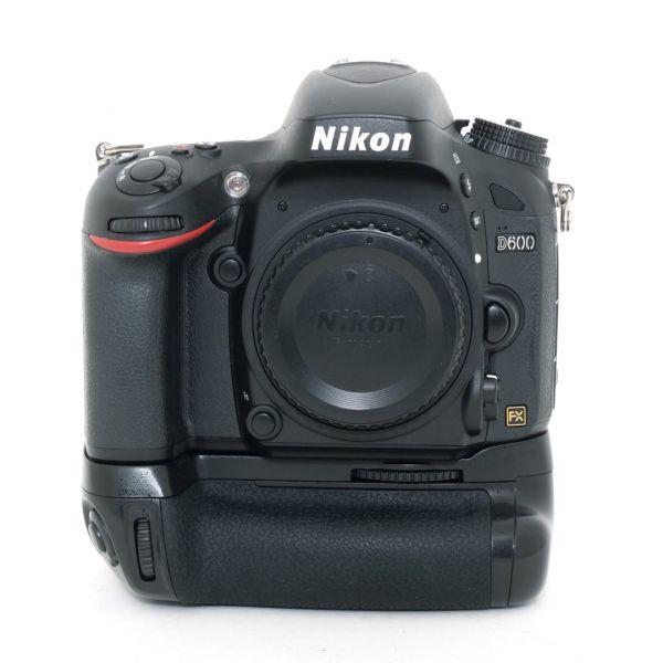 Nikon D 600 Gehäuse (11321 Auslösungen) inkl. Meike Griff
