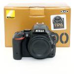 Nikon D5500 Gehäuse (26356 Auslösungen), Teil der Belederung fehlt, OVP