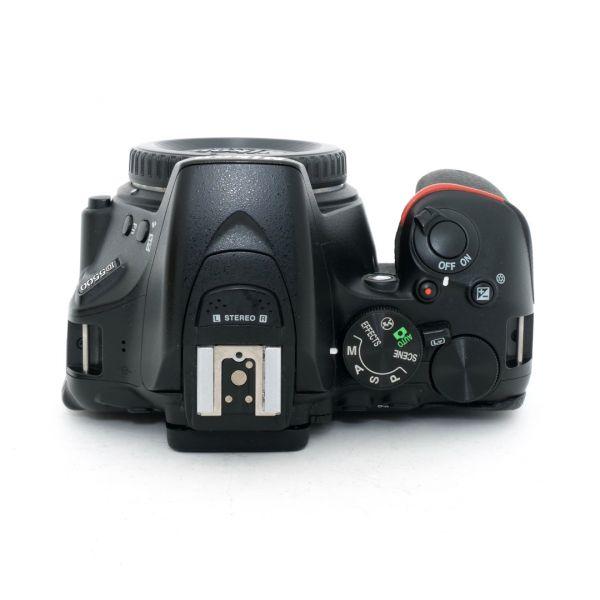 Nikon D5500 Gehäuse (26356 Auslösungen), Teil der Belederung fehlt, OVP – Bild 4