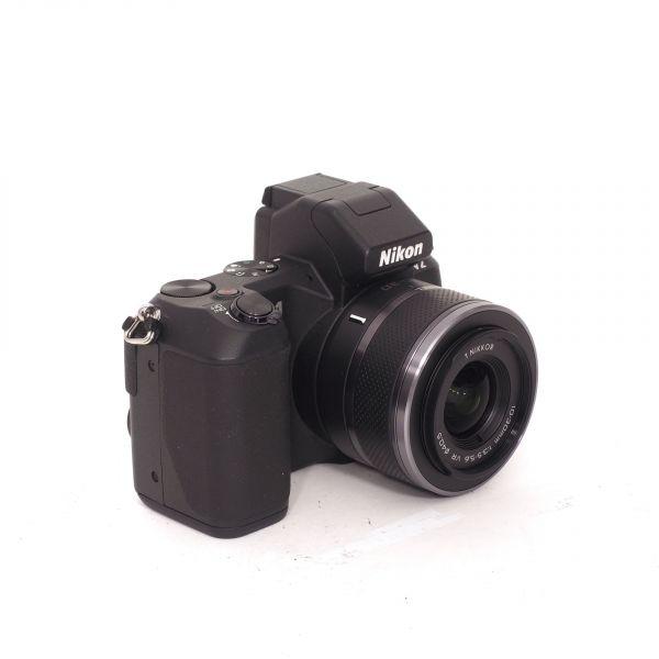 Nikon 1 V2 Gehäuse (1825 Auslösungen) + 1 Nikkor 10-30mm/3,5-5,6 VR schwarz, OVP, Bereitschaftstasche – Bild 2