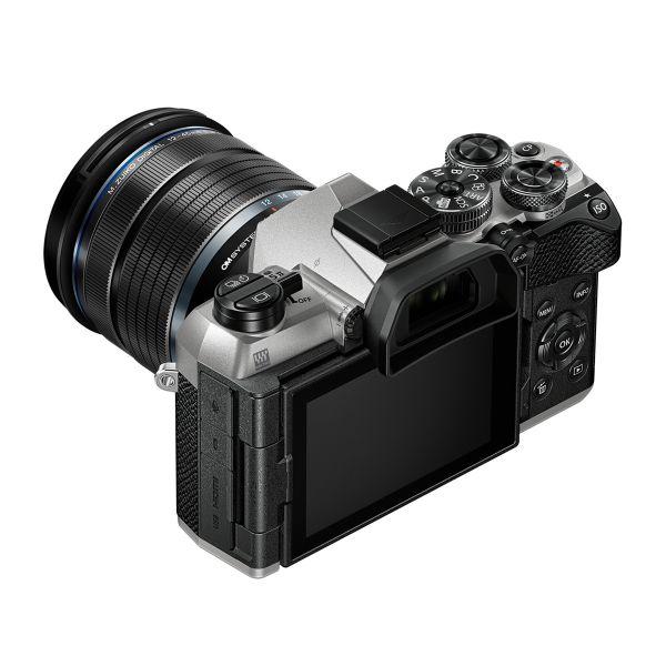 OM-System OM-5 II silber + M.Zuiko 12-45mm/4 PRO – Bild 5