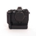 Olympus O-MD E-M5 II Gehäuse (7395 Auslösungen), HLD6P Batteriegriff, HLD8G Griff