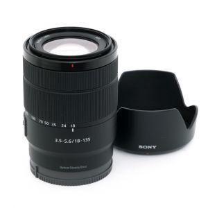 Sony E 18-135mm/3,5-5,6 OSS, Sonnenblende