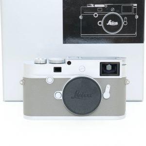 Leica M10-P Gehäuse silber Sn.5491728 ArtNr.20022 A La Carté, Silberne Belederung, Rote Gravur der Verschlusszeiten und ISO Einstellrad, OVP