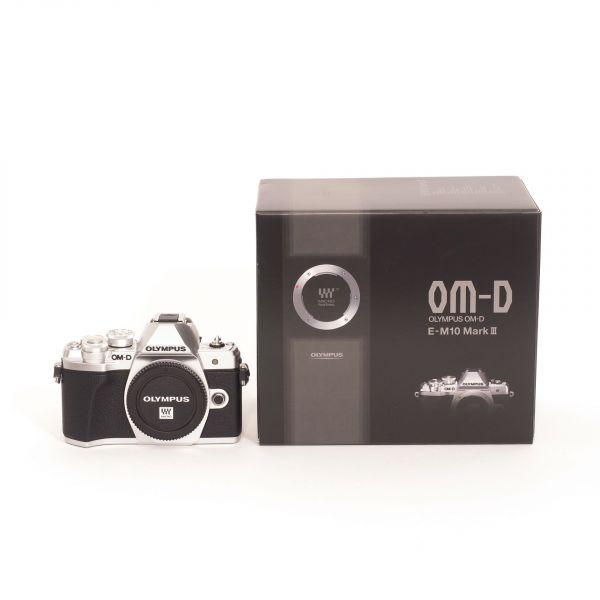 Olympus OM-D E-M 10 Mark III Gehäuse silber (2162 Auslösungen), OVP