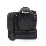 Canon EOS 90 D Gehäuse (unter 7000 Auslösungen) mit BG-E14 Hochformatgriff
