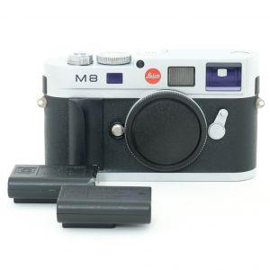 Leica M 8 Gehäuse silber Sn. 3101924, Art. Nr. 10702, inkl. 2 Nachbauakkus und Griffleiste