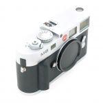 Leica M 8 Gehäuse silber Sn. 3101924, Art. Nr. 10702, inkl. 2 Nachbauakkus und Griffleiste