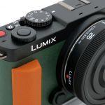 Panasonic Lumix DC-S9 olive + Lumix S 26mm/8 + Smallrig Handgriff orange Special Kit