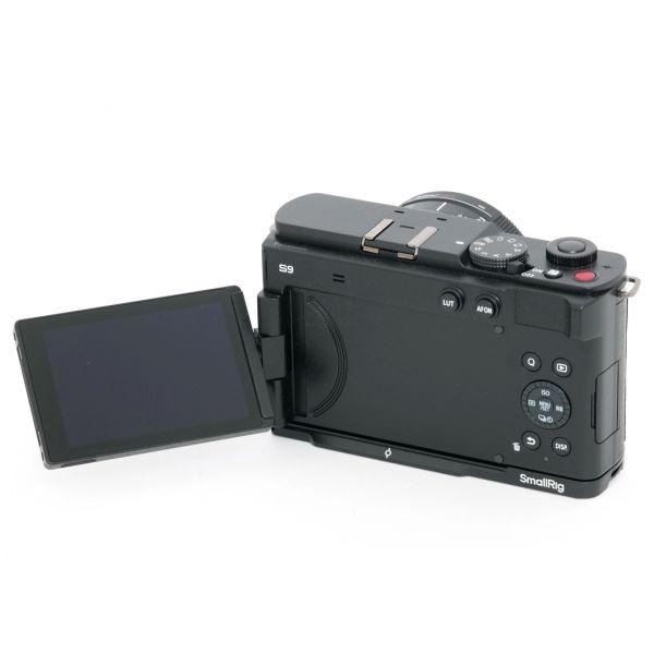 Panasonic Lumix DC-S9 schwarz + Lumix S 26mm/8 + Smallrig Handgriff Special Kit – Bild 5