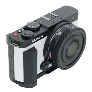 Panasonic Lumix DC-S9 smokey white + Lumix S 26mm/8 + Smallrig Handgriff Special Kit