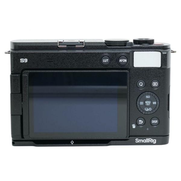 Panasonic Lumix DC-S9 smokey white + Lumix S 26mm/8 + Smallrig Handgriff Special Kit – Bild 7