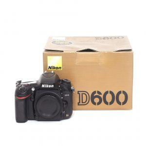 Nikon D600 Gehäuse (24153 Auslösungen), OVP, 2. Akku