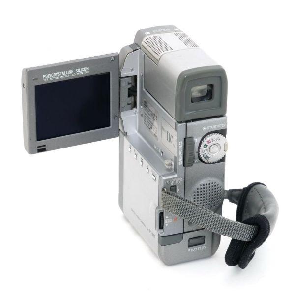 JVC GR-DV M5, Digital Video Camera (Mini-DV), 2. Akku, Videovorsatz x0,45, inkl. 20% MwSt. – Bild 3