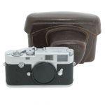 Leica M2 Gehäuse silber, Sn.960649, Button Rewind, Tasche