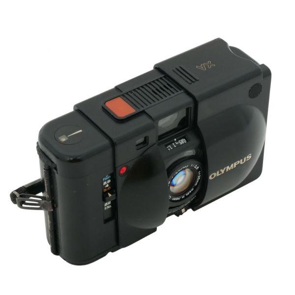 Olympus XA, Kompaktkamera mit Olympus A11 Blitz, Etui – Bild 2