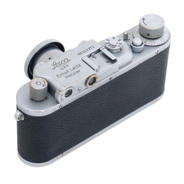 Leica IIIa Gehäuse, silber, Sn.343272, + Elmar 5cm/3,5 Leder Bereitschaftstasche – Bild 3