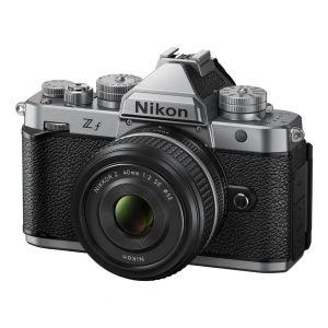 Nikon Z f silber + Z 40mm/2 SE