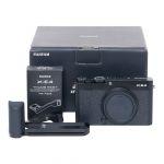 Fujifilm X-E4 Gehäuse, schwarz, OVP + MHG-XE4 Handgriff + TR-XE4 Daumenstütze schwarz, OVP, 6 Monate Garantie