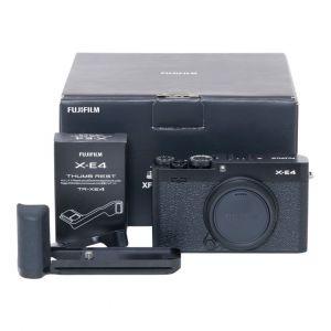 Fujifilm X-E4 Gehäuse, schwarz, OVP + MHG-XE4 Handgriff + TR-XE4 Daumenstütze schwarz, OVP, 6 Monate Garantie