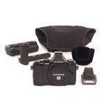 Olympus OM-D E-M 5 Gehäuse (18306 Auslösungen) (Batteriefachdeckel schließt nicht, mit Griff voll funktionsfähig), HLD-6G Griff, HLD-6P Batteriegriff, FL-LM2 Blitz, Tasche, 2. Akku