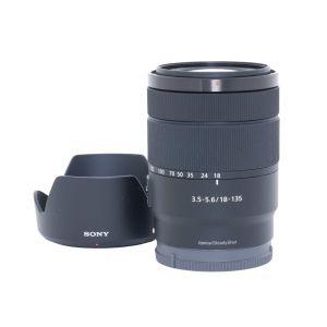 Sony E 18-135mm/3,5-5,6 OSS, Sonnenblende, Ausstellungsstück, 1 Jahr Garantie, inkl. 20% MwSt.