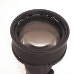 Nikon MF 300mm/2,8 ED, Sonnenblende (leichter Staub im Linsensystem – kein Einfluss auf die Bildqualität)