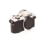 Olympus OM-D E-M 10 II Gehäuse (13691 Auslösungen), Ledertasche, 2. Akku