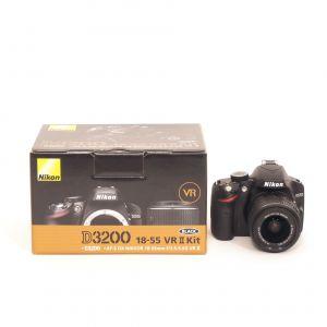 Nikon D3200 Gehäuse (40357 Auslösungen) + AF-S 18-55mm/3,5-5,6 DX, G, II, VR, OVP