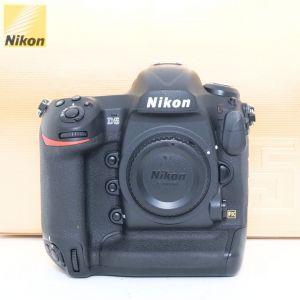 Nikon D5 Gehäuse (107661 Auslösungen), XQD cFExpress Ausführung, OVP