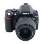 Nikon D40 Gehäuse (801 Auslösungen) mit Nikon AF-S 18-55mm/3,5-5,6 DX, G, ED, II, + 2. Akku