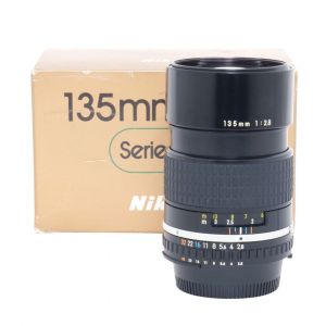 Nikon MF 135mm/2,8 Serie-E, OVP, (leichte Delle auf Filtergewinde und Sonnenblende)