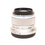 Olympus M. Zuiko 45mm/1,8 MSC silber