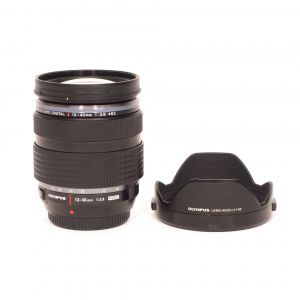Olympus M. Zuiko 12-40mm/2,8 Pro, Sonnenblende
