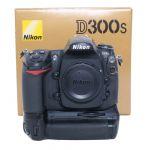 Nikon D300S Gehäuse (86004 Auslösungen), mit Nikon MB-D10 Griff