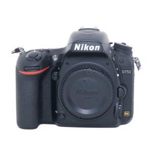 Nikon D750 Gehäuse (150 Auslösungen)