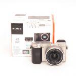 Sony ILCE Alpha 6000 Gehäuse (3330 Auslösungen) + E 16-50mm/3,5-5,6 silber, OVP