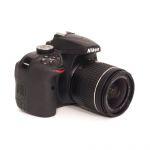Nikon D 3400 Gehäuse (634 Auslösungen) + AF-P 18-55mm/3,5-5,6 DX, G, VR, Sonnenblende, 2.Akku